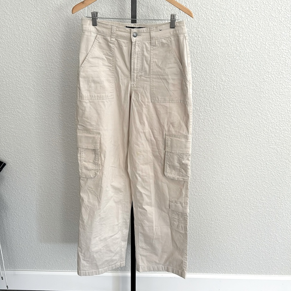 Hollister Cargo Ultra High-Rise Baggy Pants